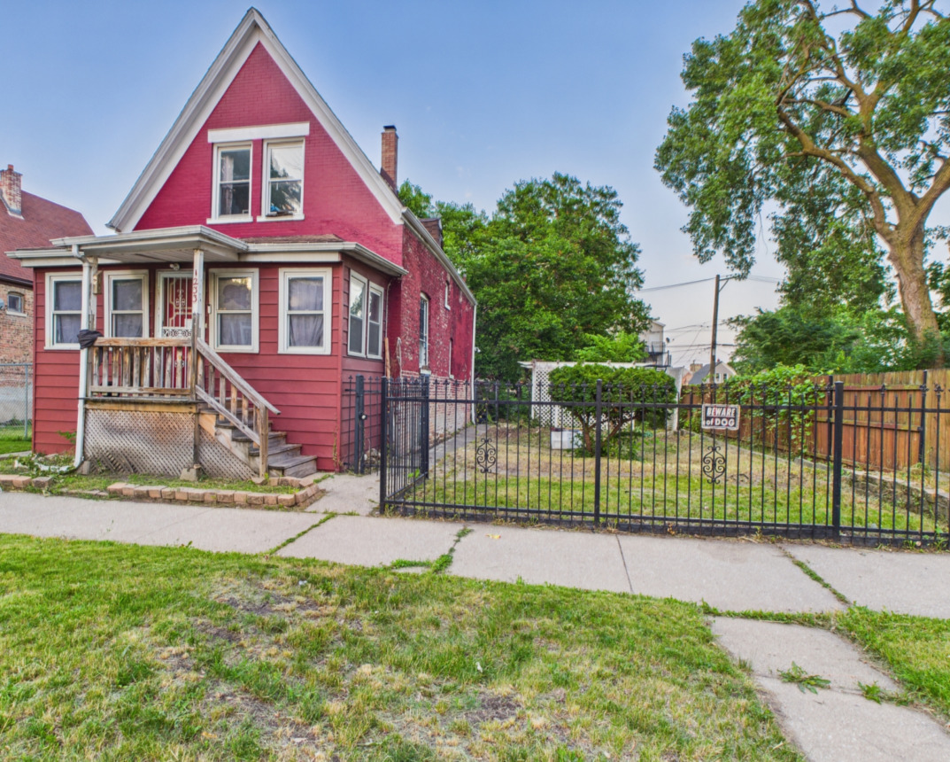 Property Photo: 1233 S Karlov Avenue IL 60623