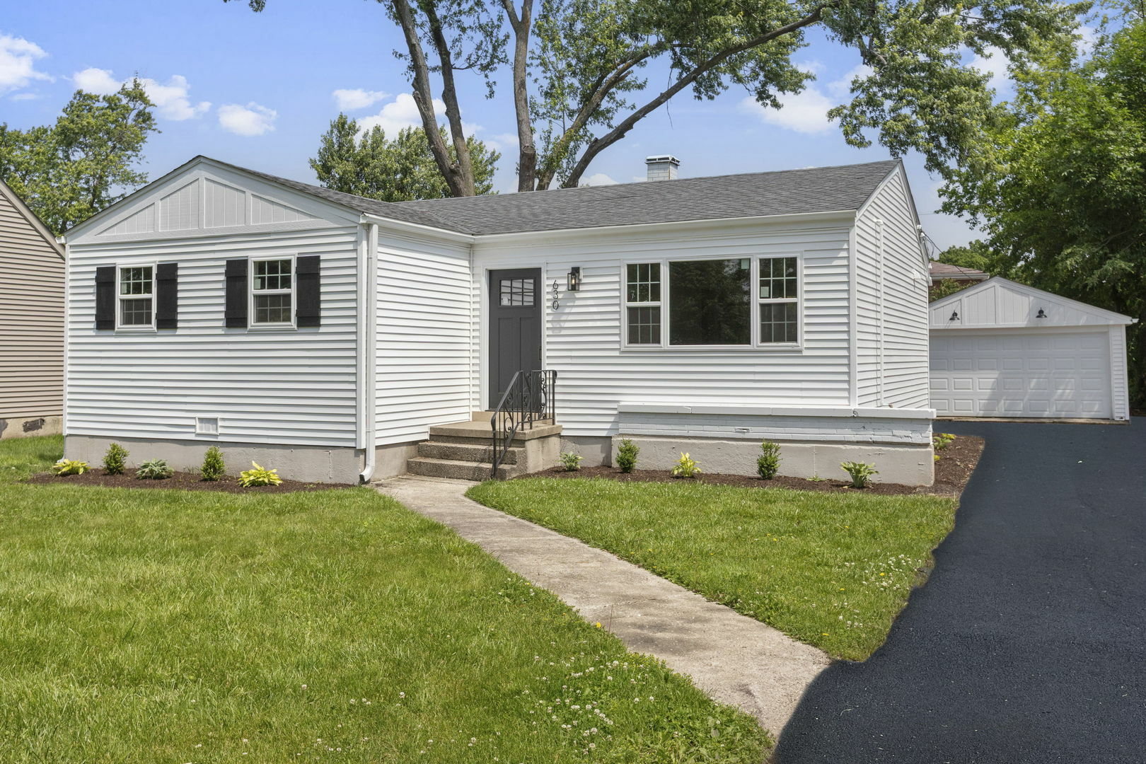 Property Photo: 630 E Le Moyne Avenue IL 60148
