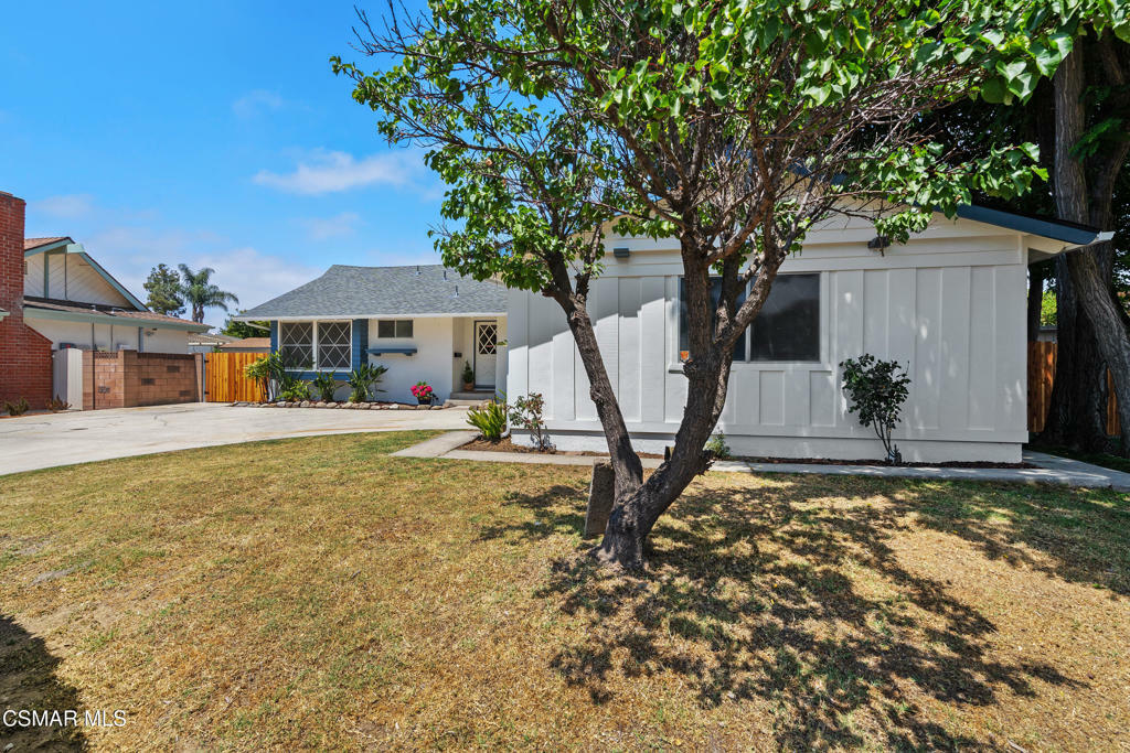 Property Photo: 951 Tapies Court CA 91320
