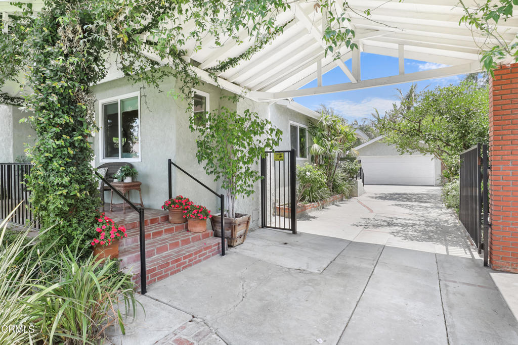 Property Photo:  2520 Casitas Avenue  CA 91001 