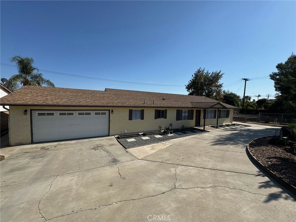 Property Photo: 23735 Vista Way CA 92587