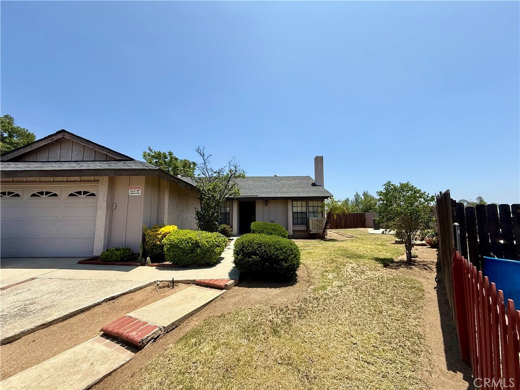 Property Photo:  24859 Rock Springs Trail  CA 92557 