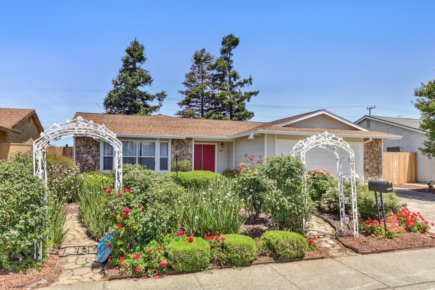 Property Photo: 8265 Southfields Circle CA 95828
