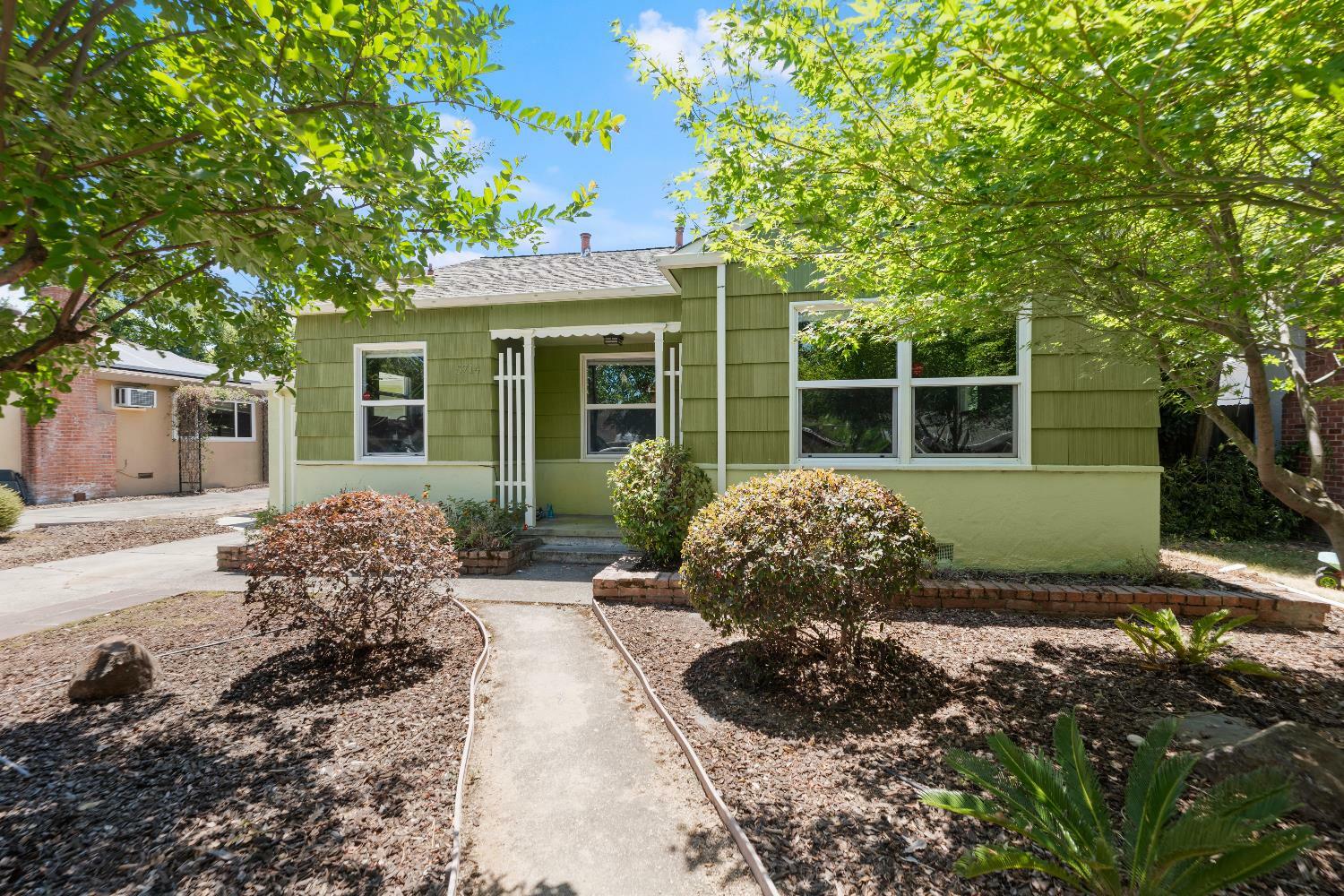 Property Photo:  5714 7th Avenue  CA 95820 