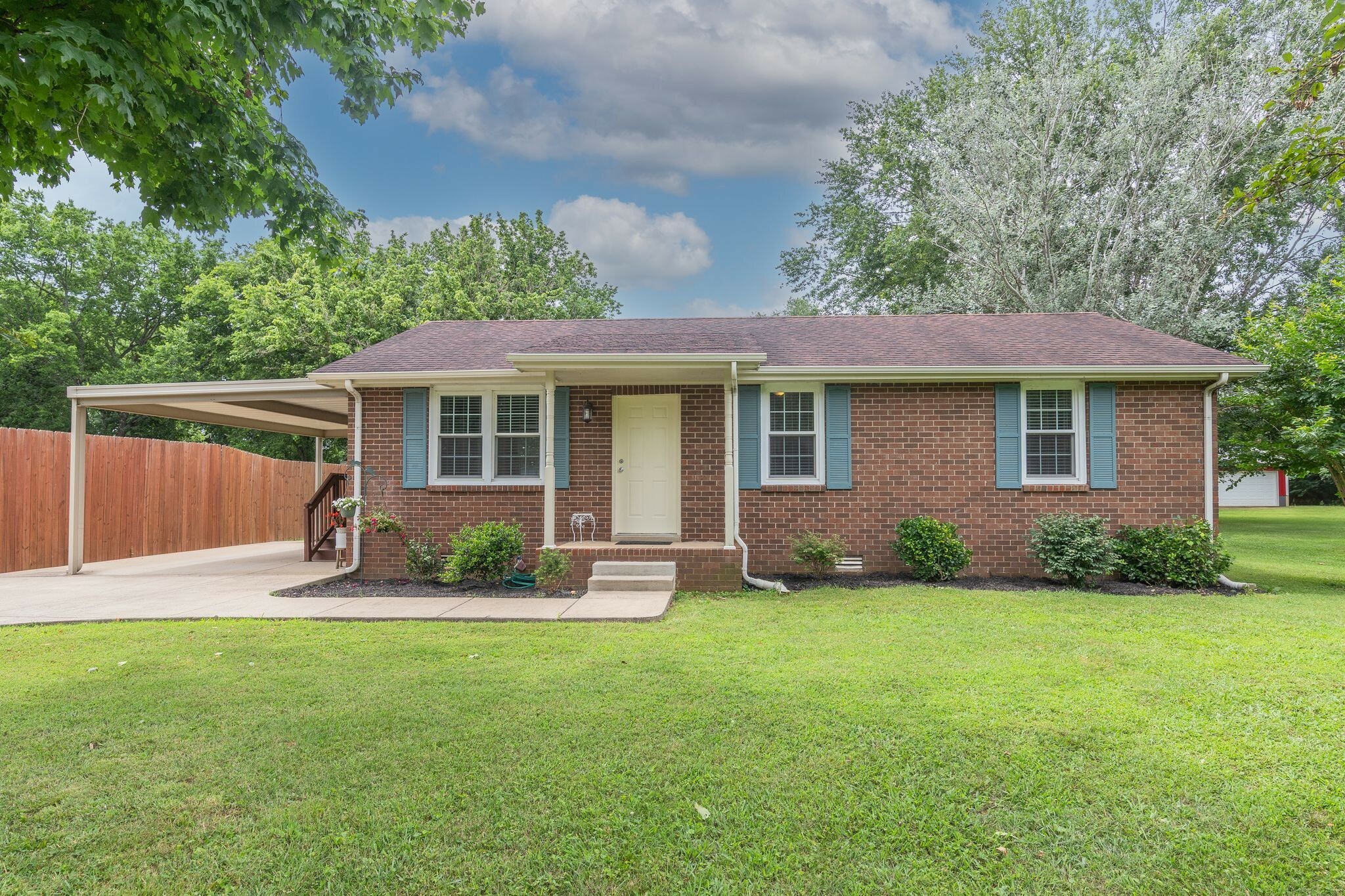 Property Photo: 163 Rebel Rd TN 37167