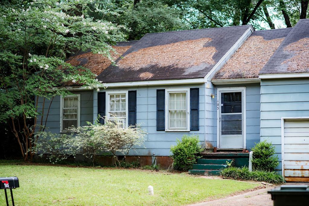 Property Photo:  105 Combs  MS 38655 