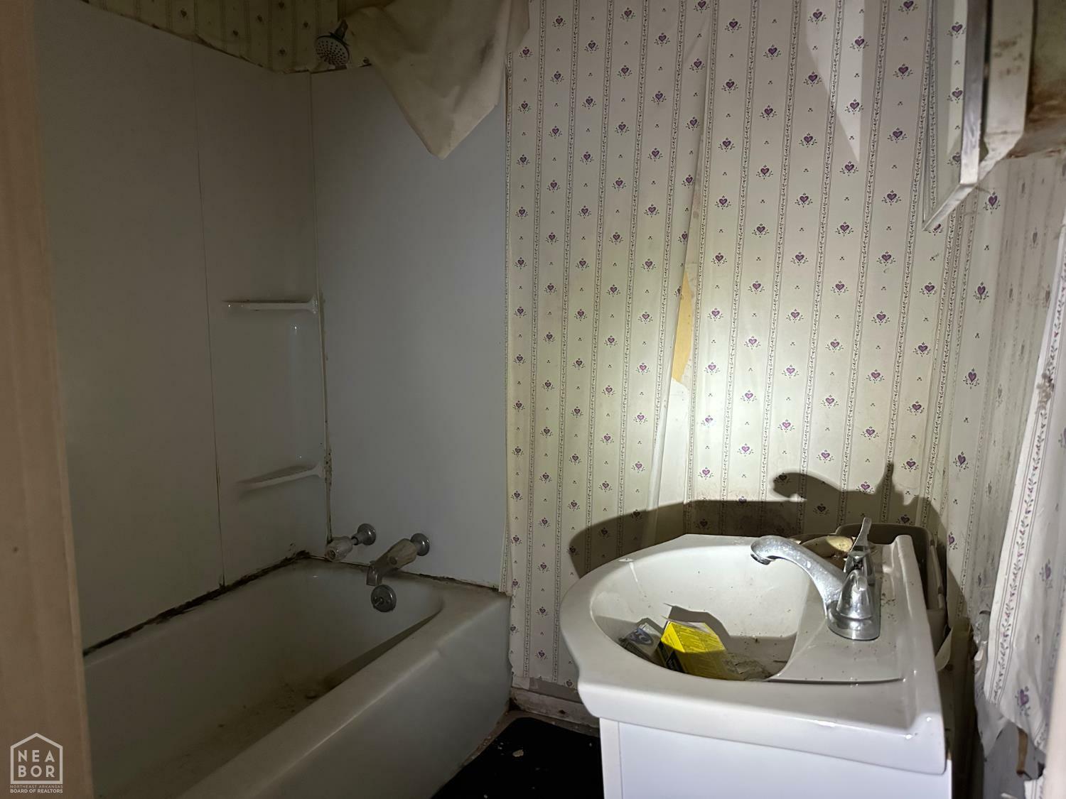Property Photo: 1028 W Walnut AR 72315