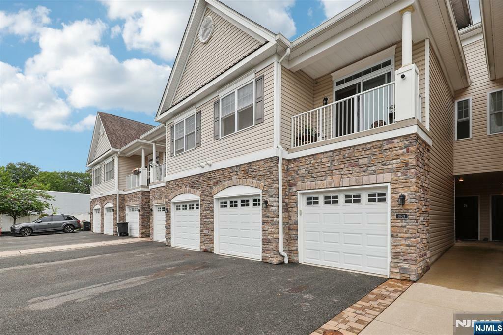 Property Photo:  28 Elston Court 28  NJ 07420 