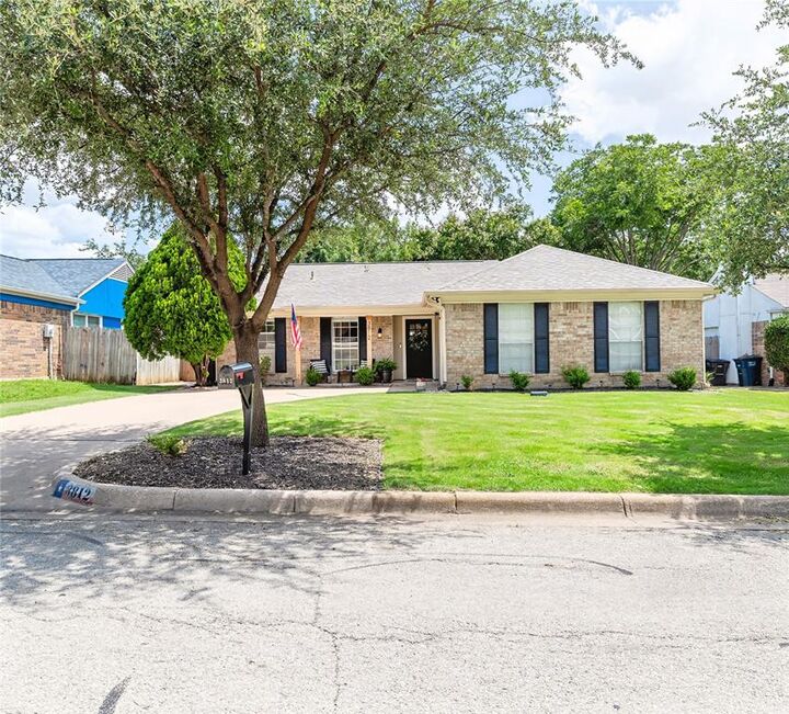 Property Photo: 3812 Staghorn Circle S TX 76137