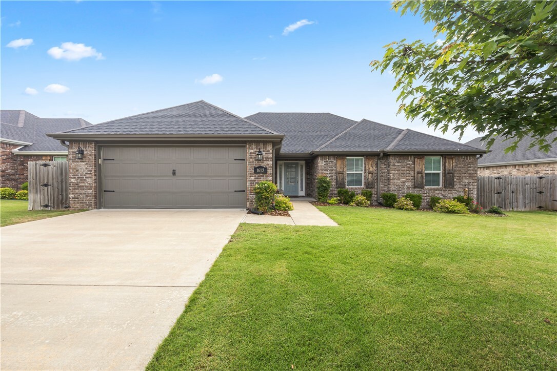 Property Photo: 1612 S Bayberry Avenue AR 72701