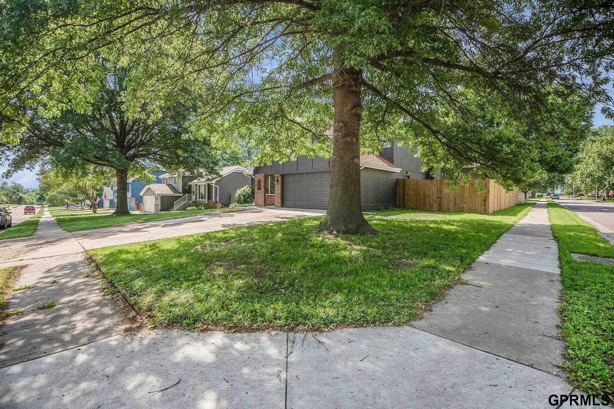 Property Photo: 801 Redwood Lane NE 68046