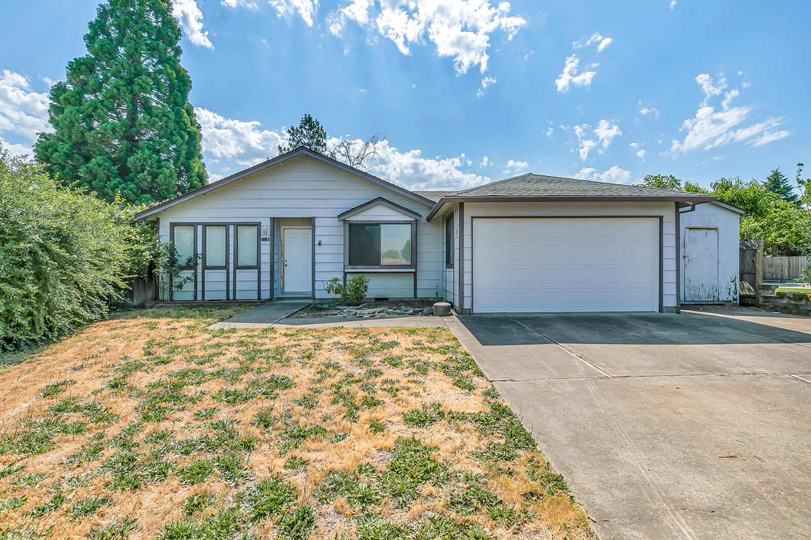 Property Photo:  681 Farnsworth Drive  OR 97502 