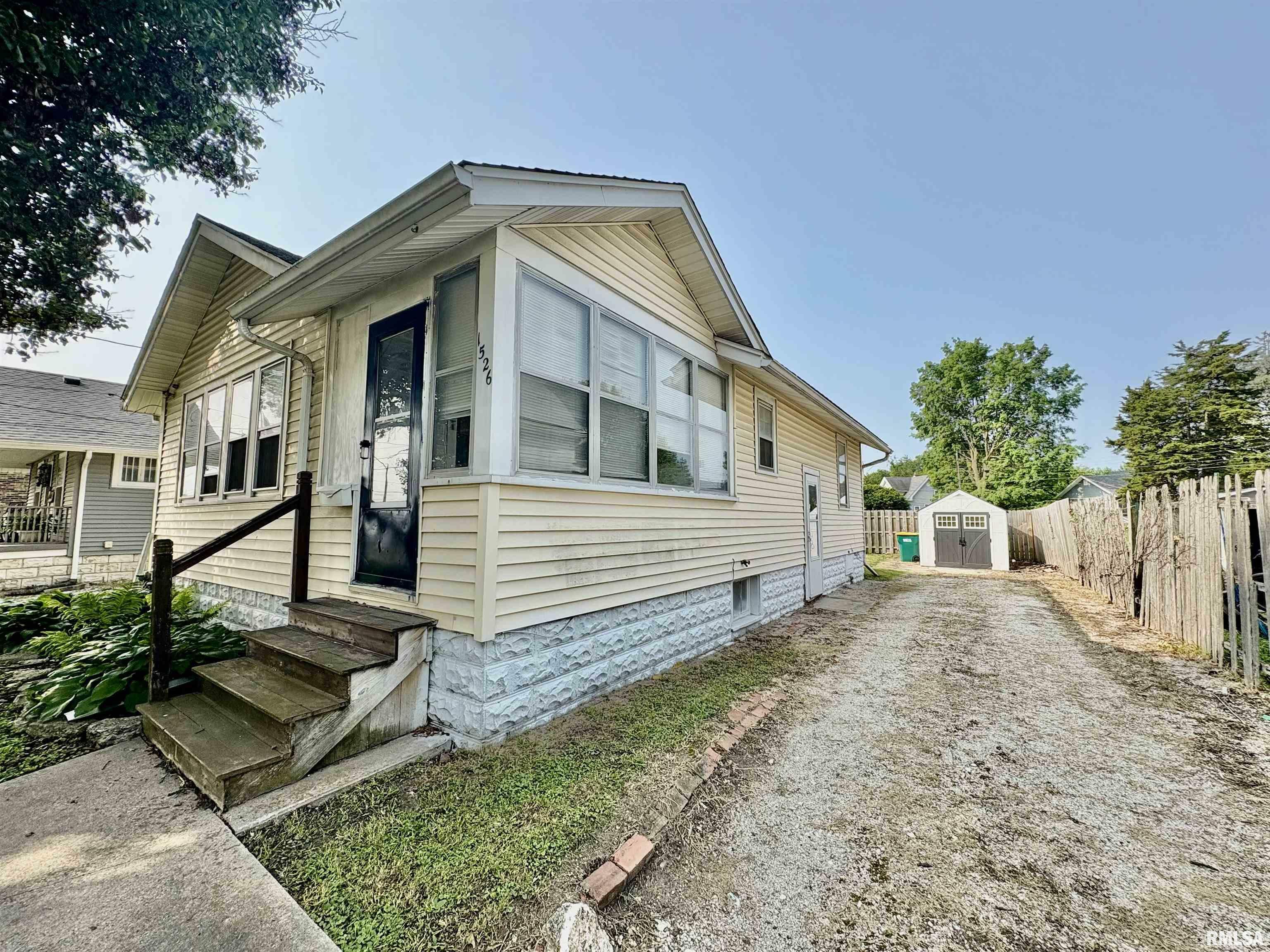 Property Photo:  1526 Grand Avenue  IL 61401 