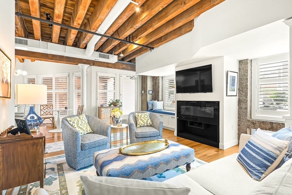 Property Photo: 343 Commercial St 104 MA 02109