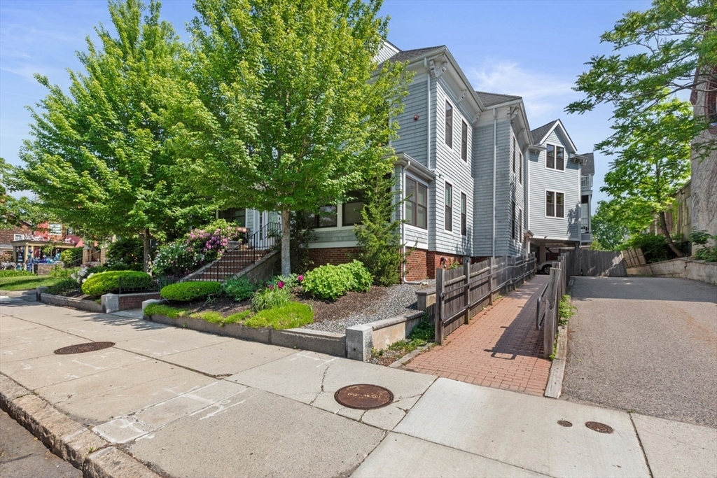 Property Photo:  129 Highland Avenue 4  MA 02143 