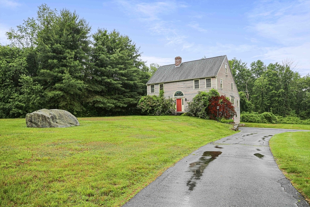 85 Hartford Ave W  Mendon MA 01756 photo