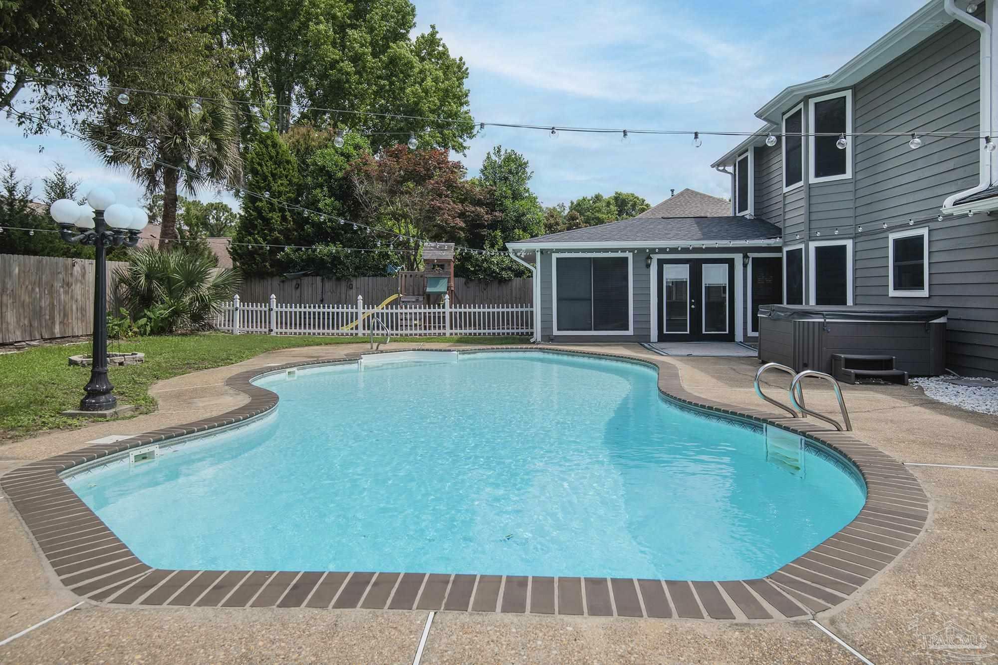 Property Photo: 6521 El Presideo FL 32504