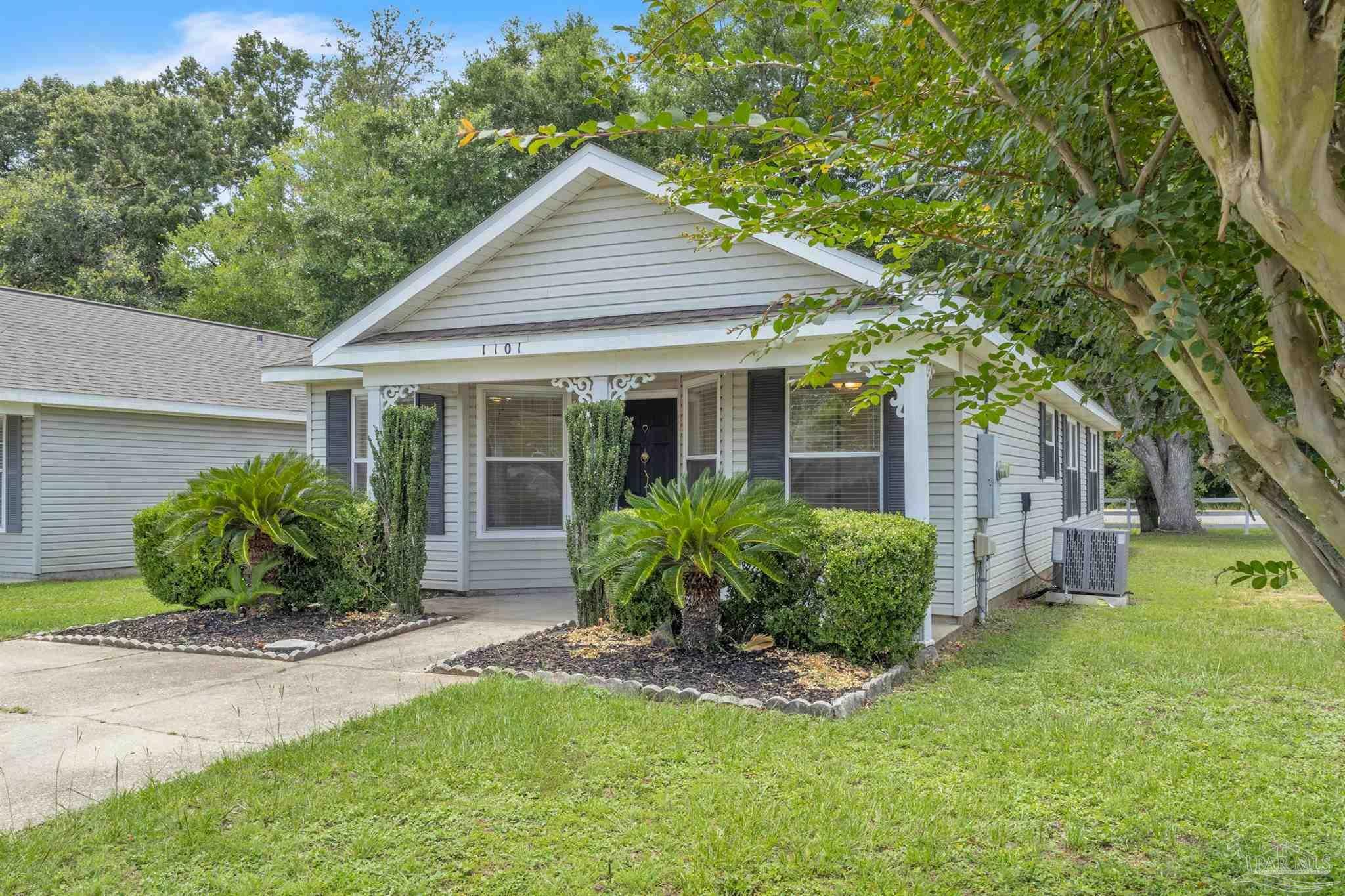 Property Photo: 1101 Sweetbriar St FL 32533