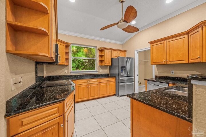 Property Photo: 4610 Peacock Dr FL 32504
