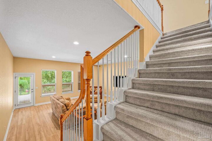 Property Photo: 4610 Peacock Dr FL 32504