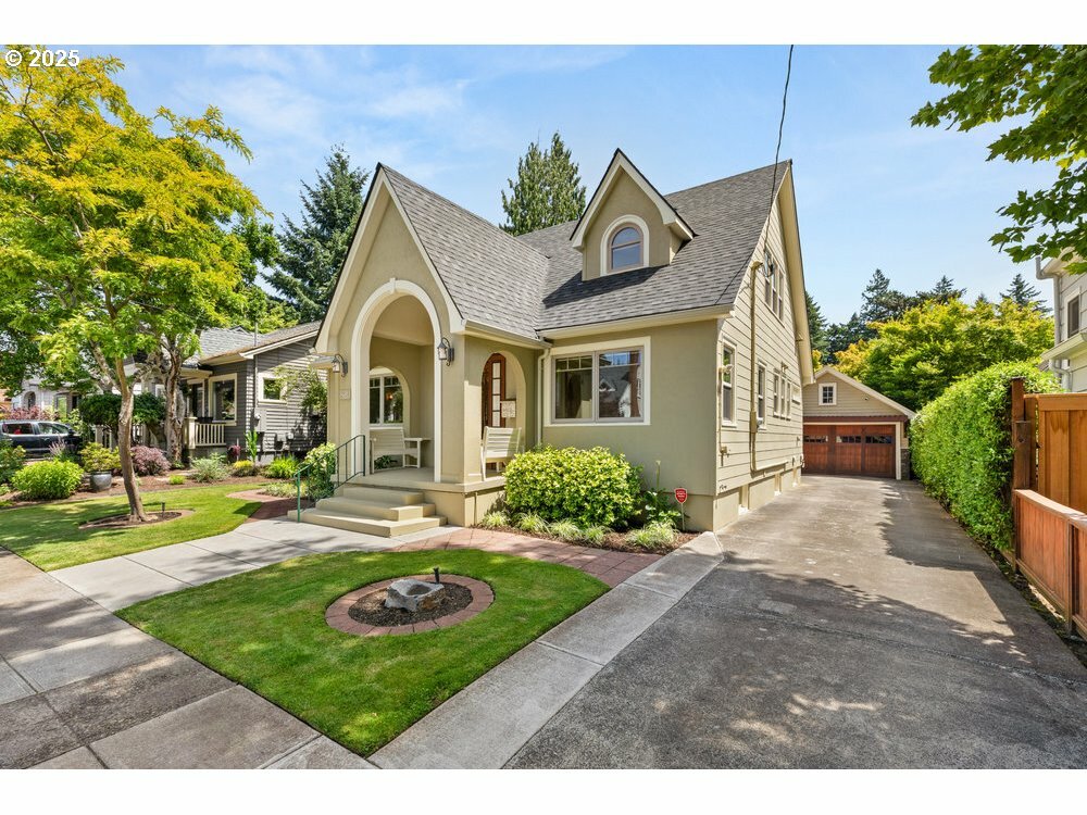 Property Photo: 2516 NE 32nd Ct OR 97212