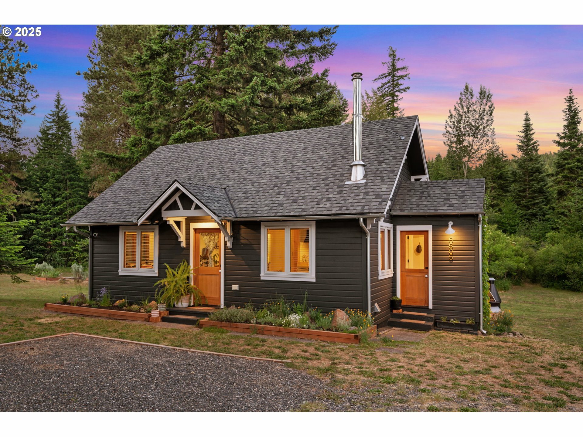 Property Photo: 5505 Highway 35 OR 97041