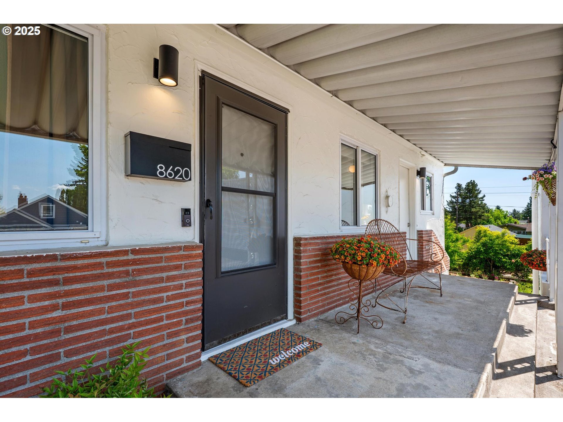 Property Photo: 8620 NE Beech St OR 97220