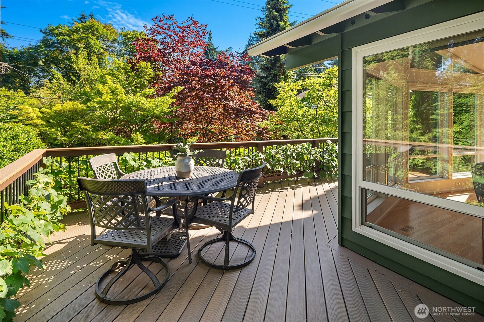 Property Photo: 9340 SE 68th Street WA 98040