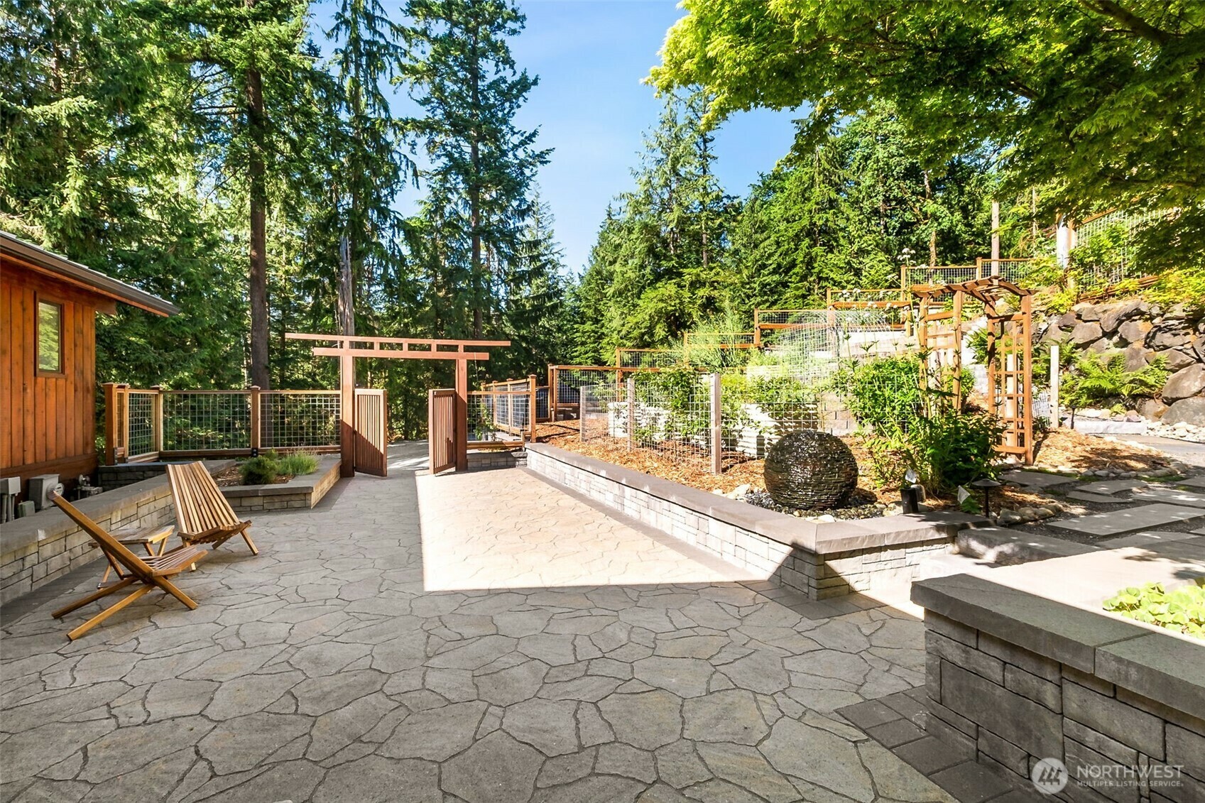 Property Photo: 14703 255 Avenue SE WA 98027