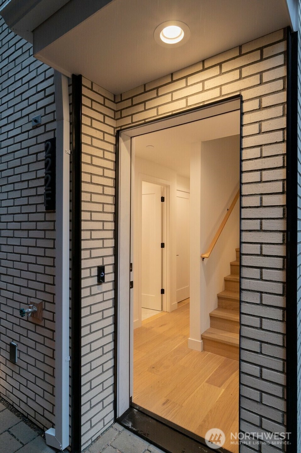 Property Photo: 222 E 10th Avenue E WA 98102