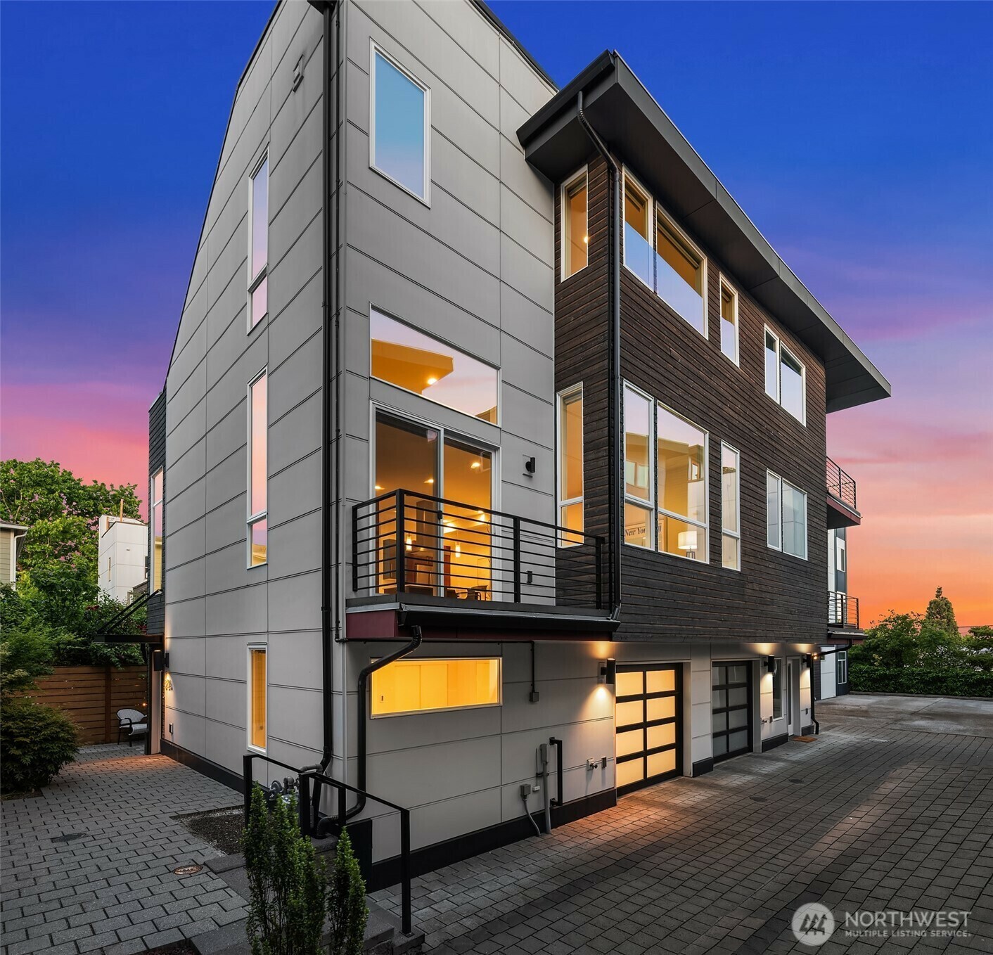 Property Photo:  818  25th Avenue S A  WA 98144 