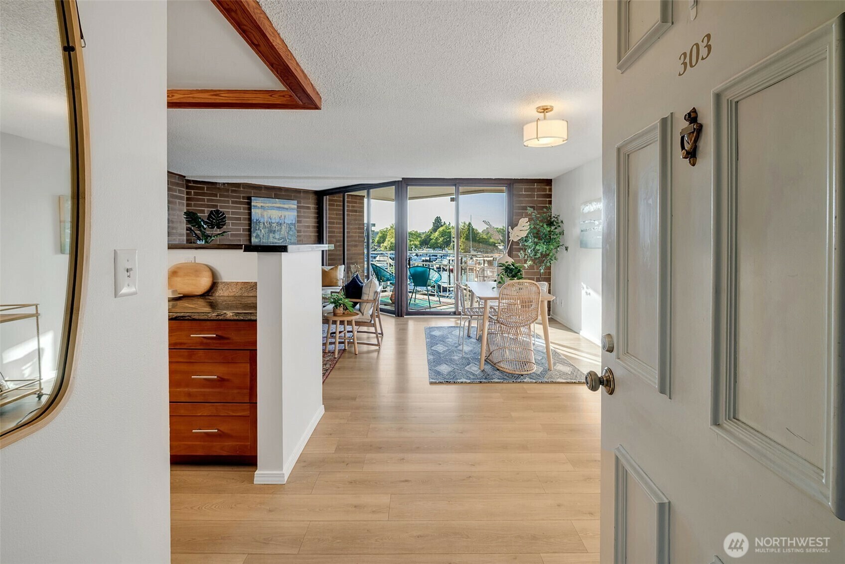 Property Photo:  9500  Rainier Avenue S 303  WA 98118 