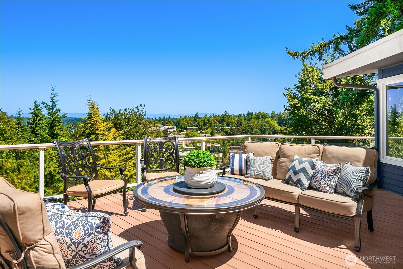 Property Photo: 7440 SE 32nd Street WA 98040
