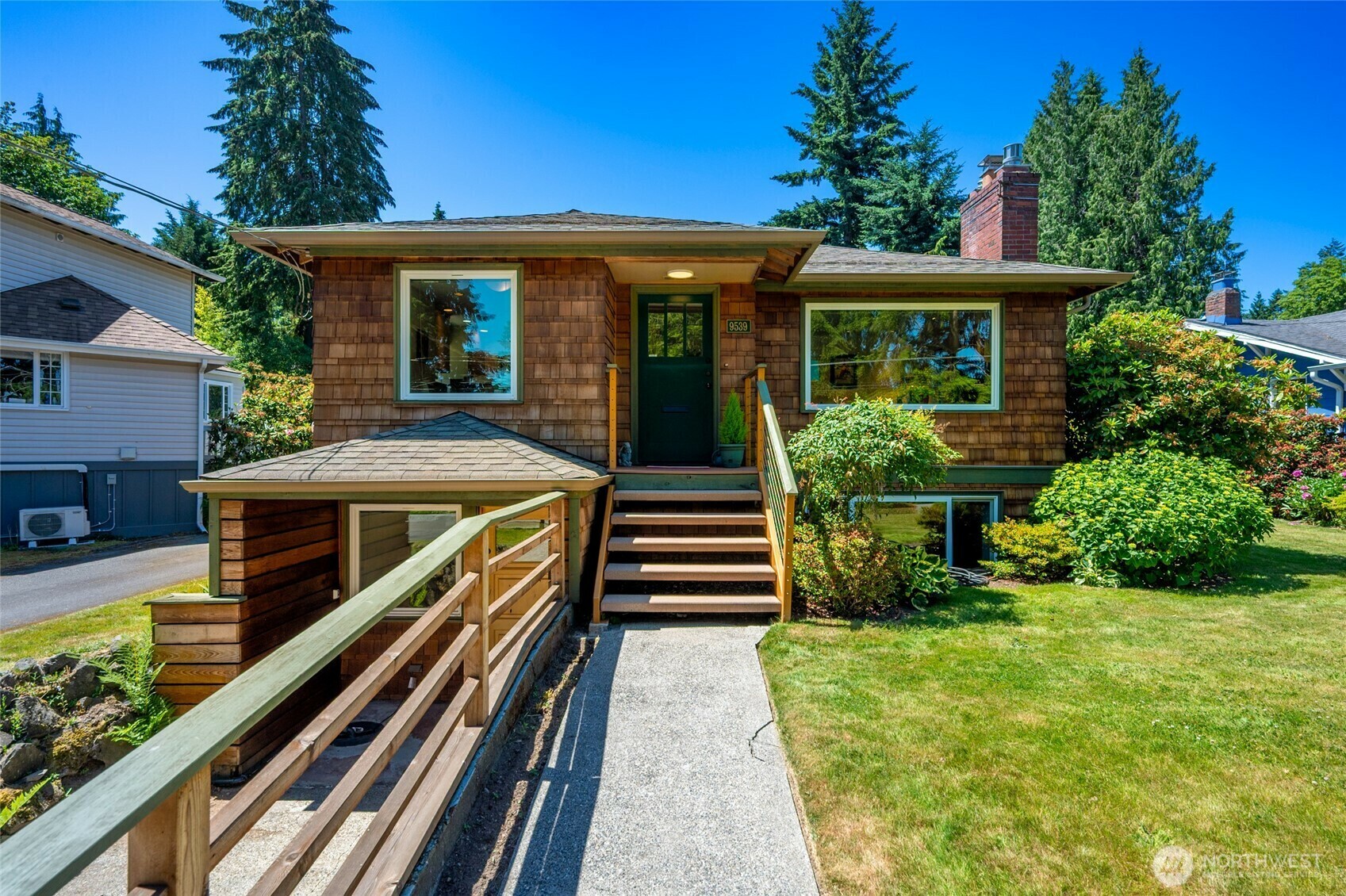 Property Photo: 9539 49th Avenue NE WA 98115