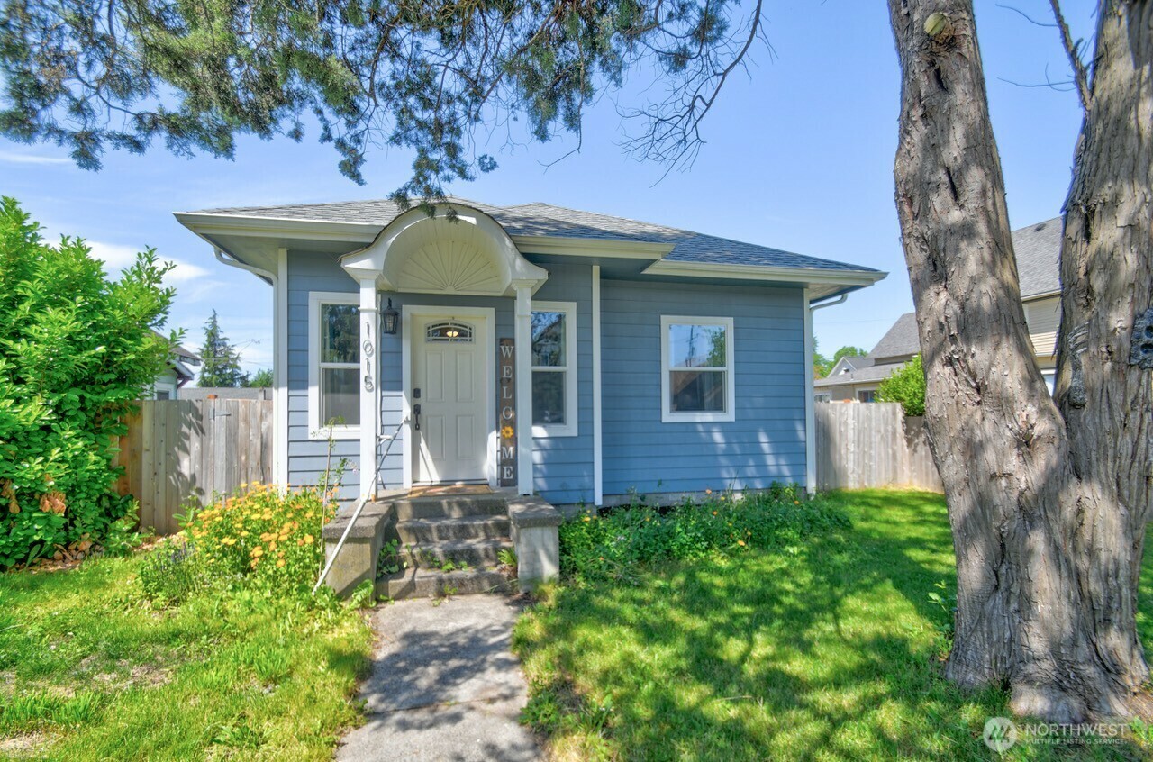Property Photo: 1015 N Pearl Street WA 98531