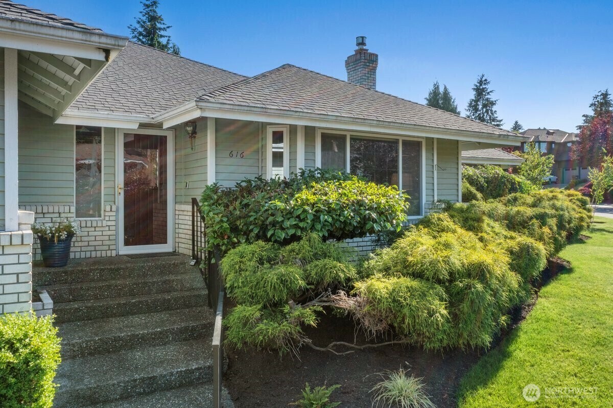 Property Photo: 616 152nd Place SW WA 98087
