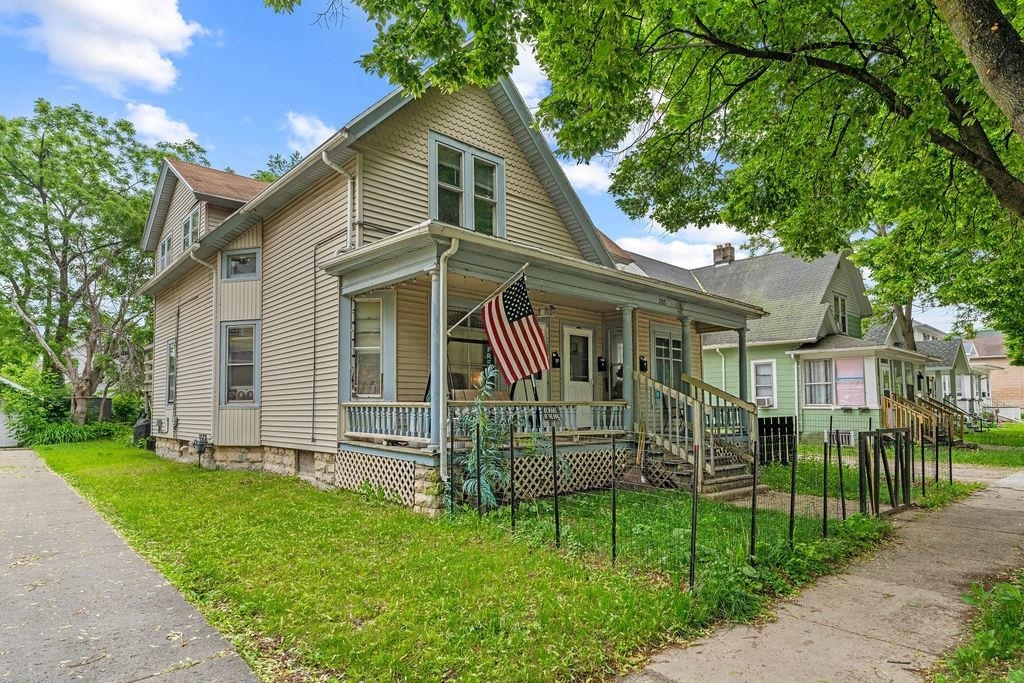 Property Photo:  305 Linden Street  WI 54935 