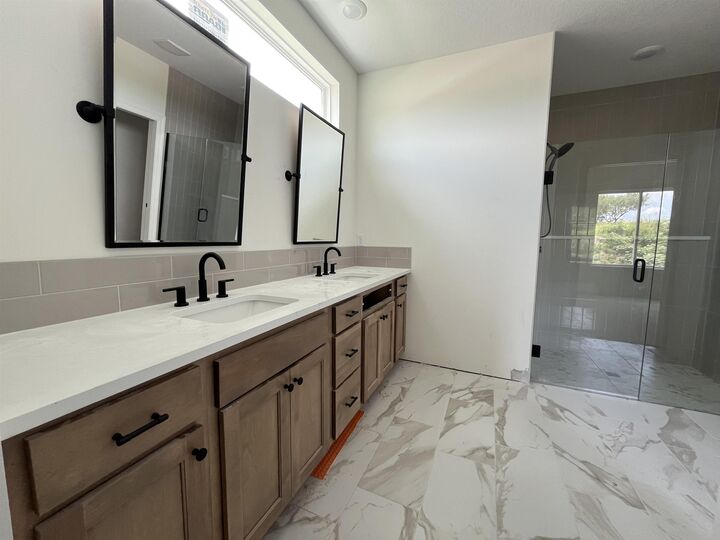 Property Photo:  1630 N Forestview St  KS 67235 