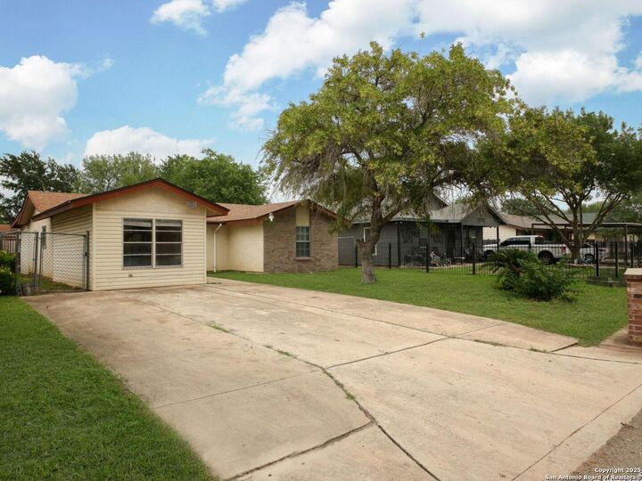 Property Photo: 3415 Twining TX 78211