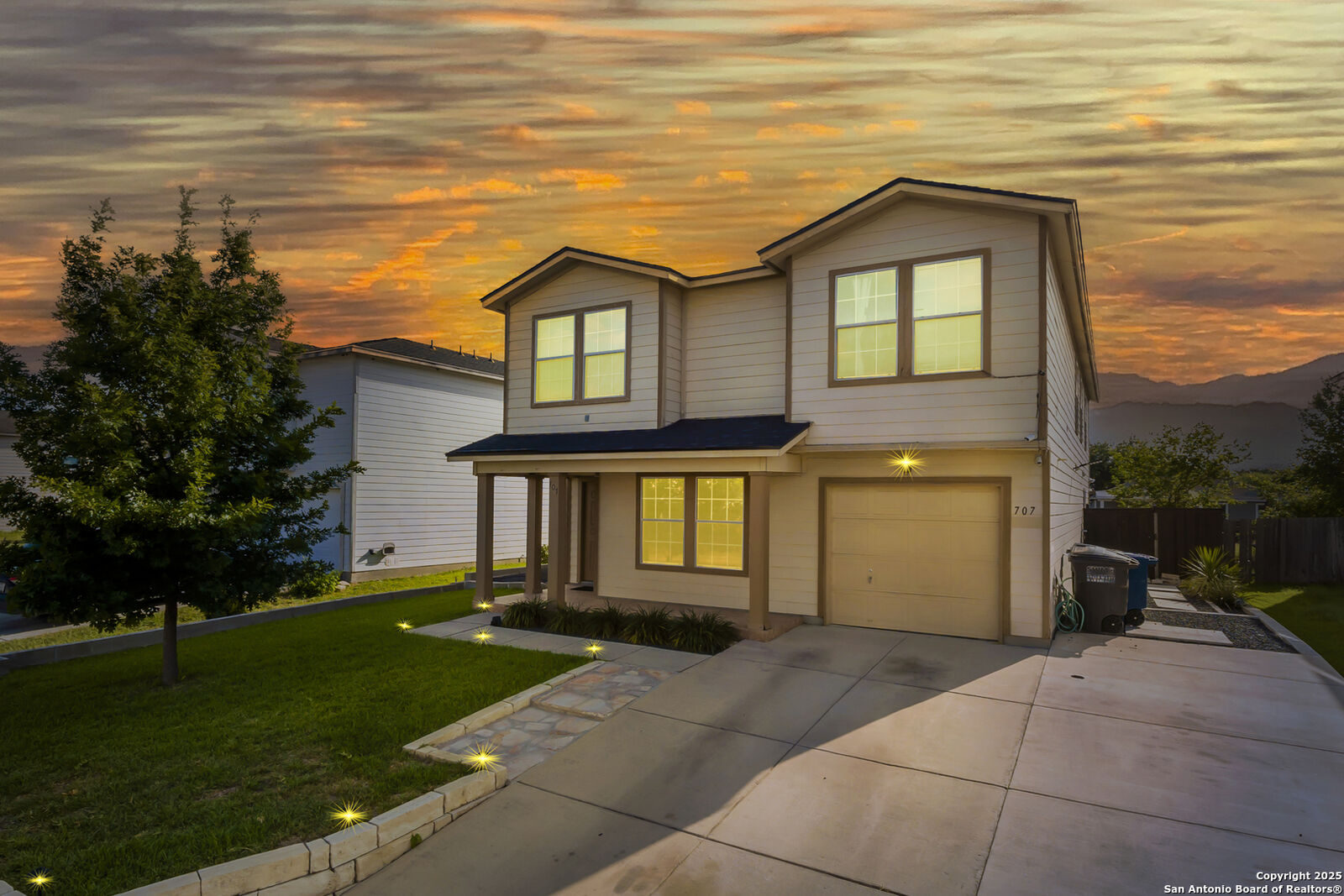 Property Photo: 707 Ridingate Farm TX 78228