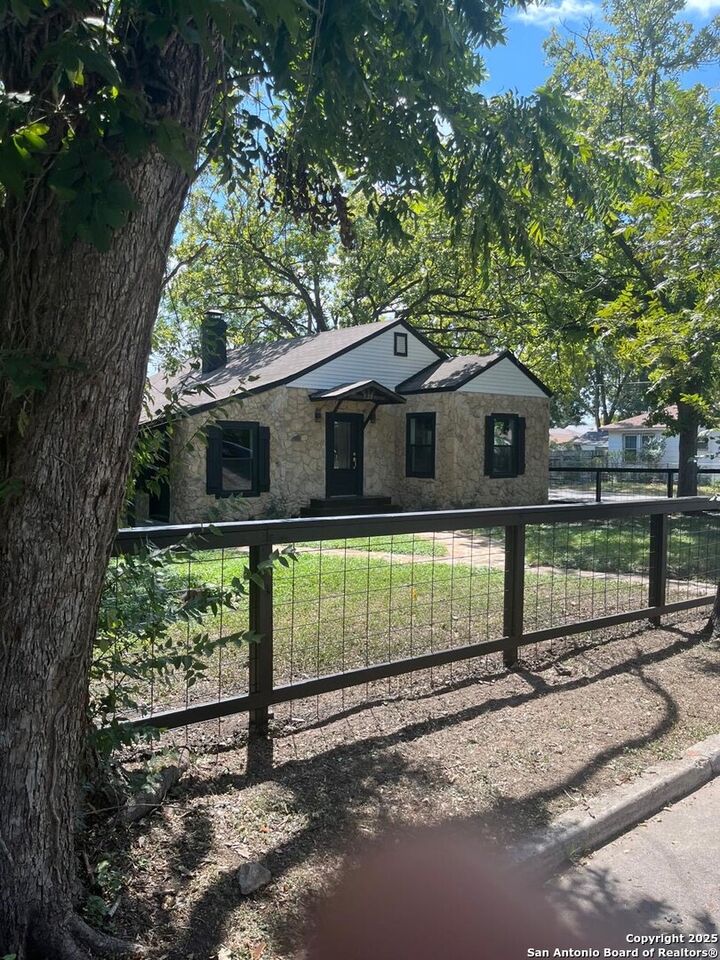 Property Photo: 520 Frost TX 78201