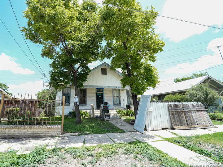 Property Photo: 607 McKinley TX 78210