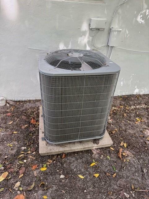 Property Photo:  905 Tangier St  FL 33134 