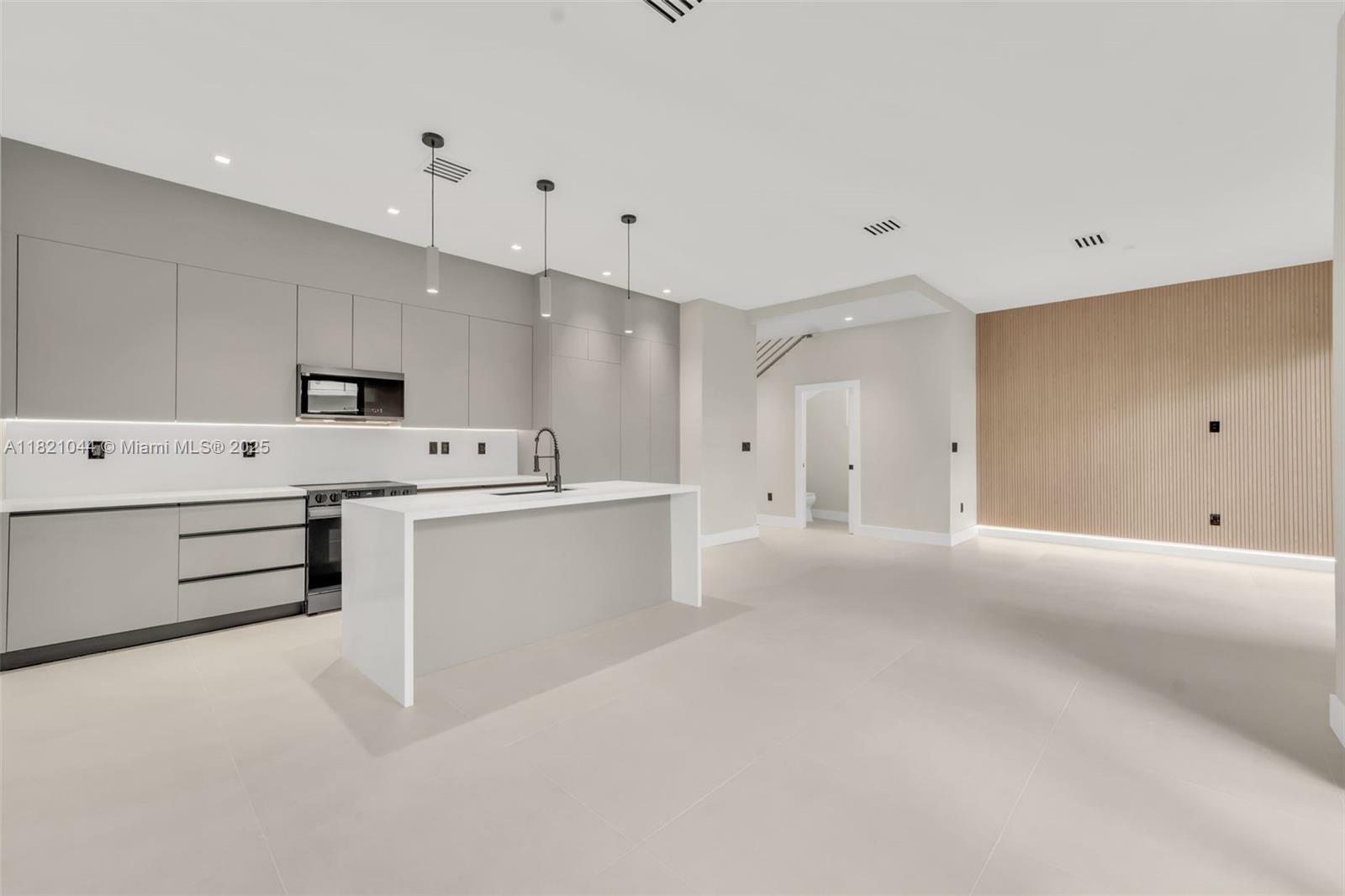 Property Photo: 3318 Day Ave 6 FL 33133