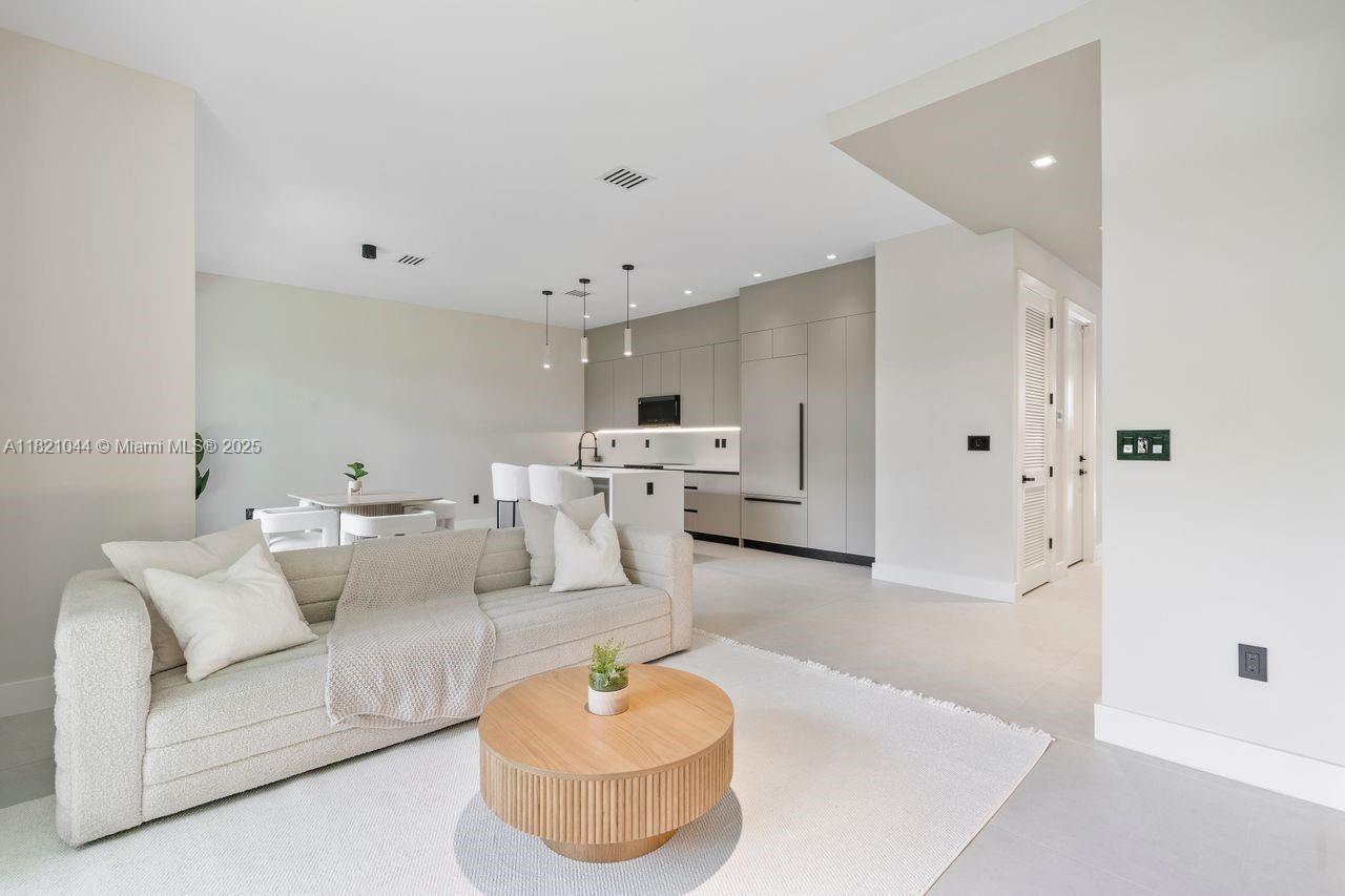 Property Photo: 3318 Day Ave 6 FL 33133