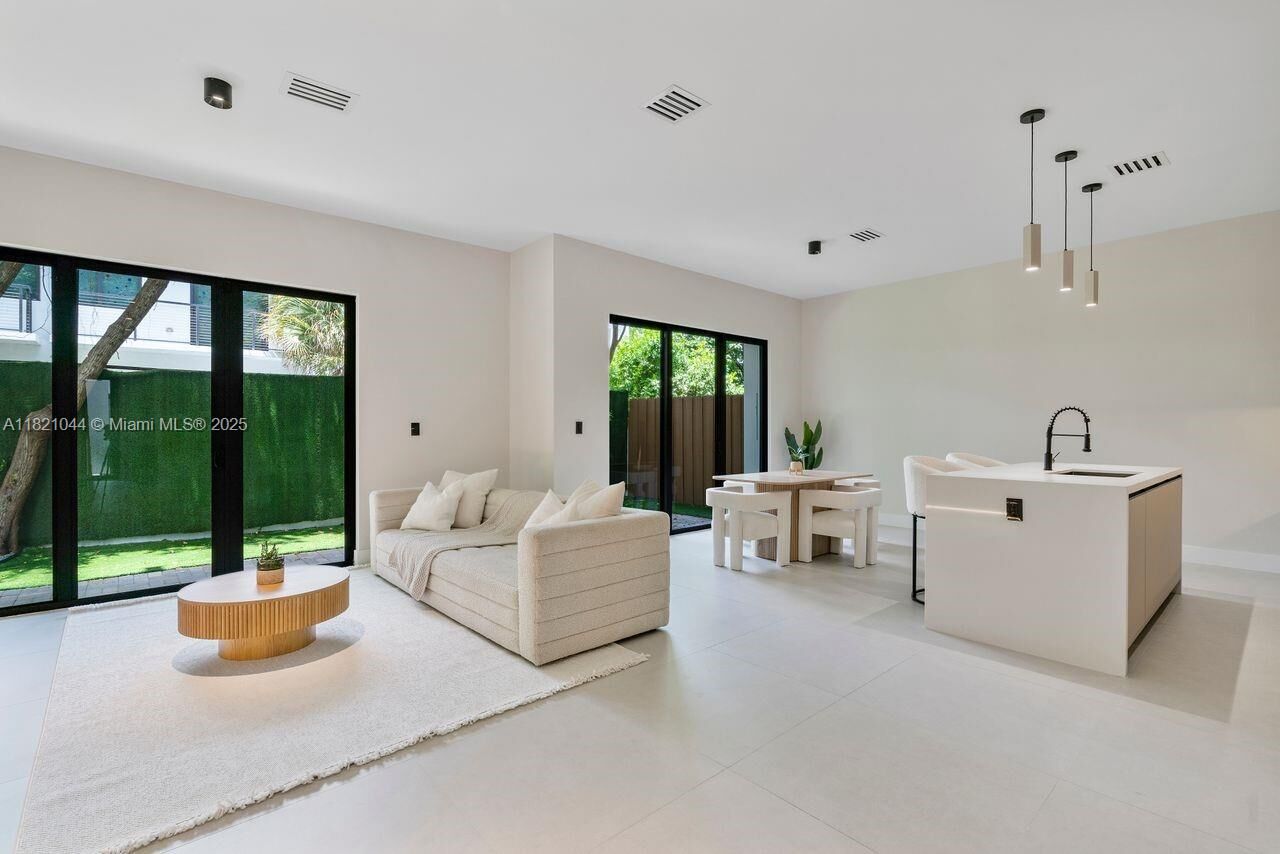 Property Photo: 3318 Day Ave 6 FL 33133