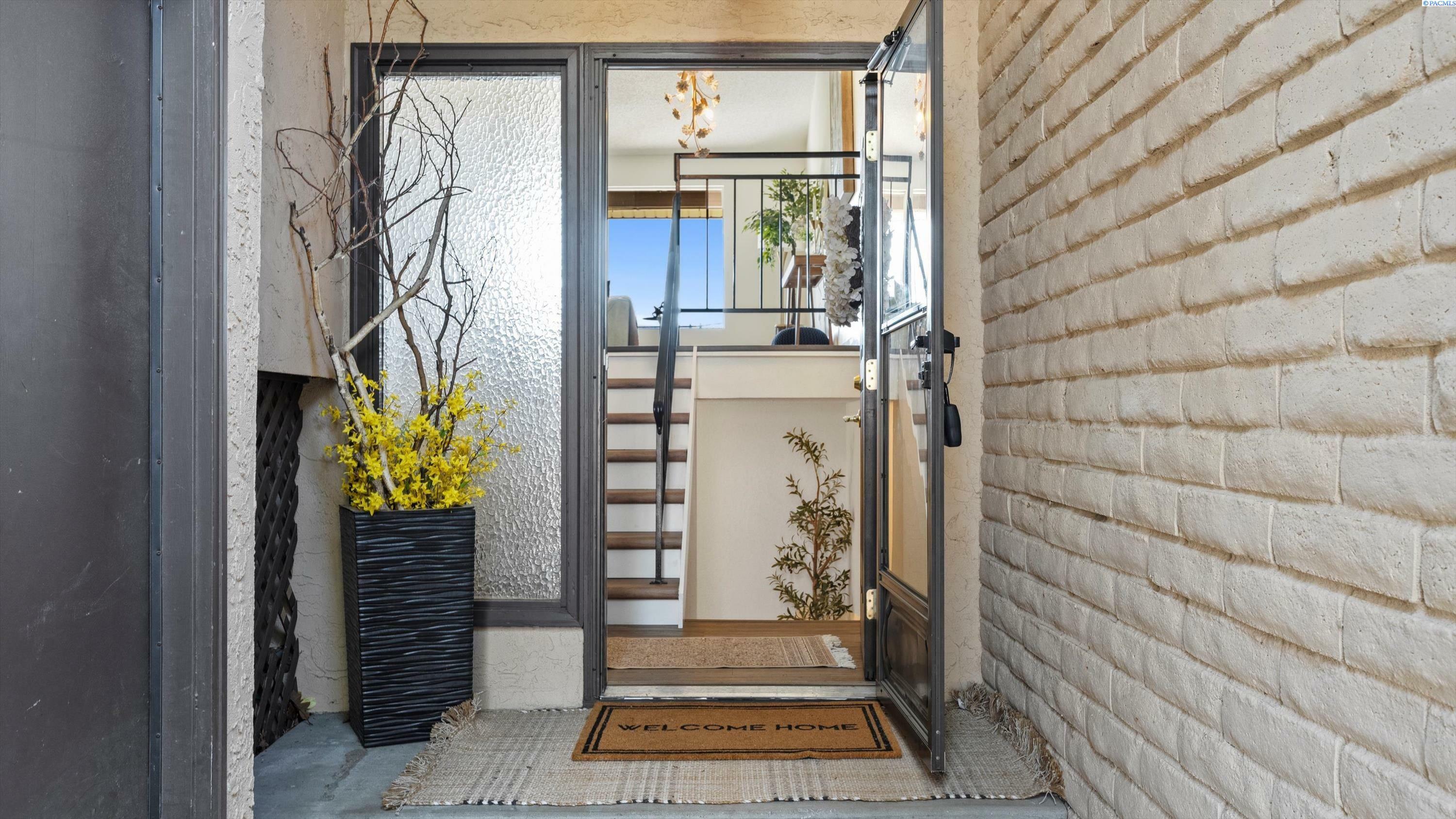 Property Photo: 450 Greenbrook Pl WA 99352