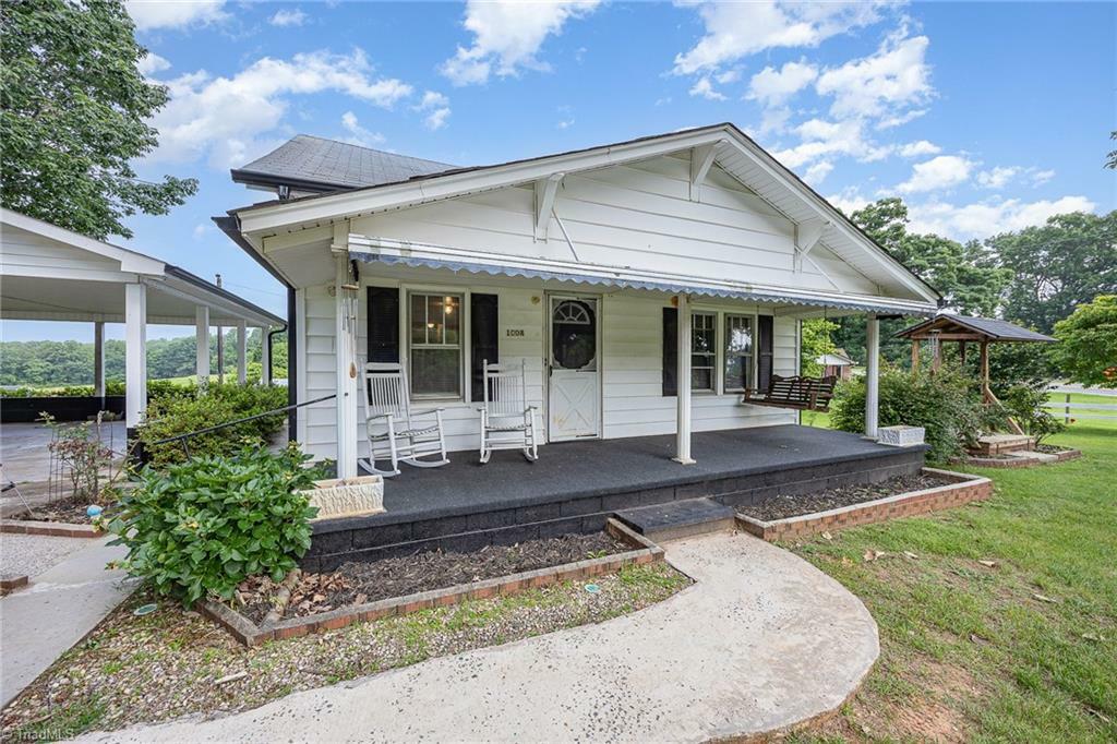 Property Photo: 1008 Nc Highway 704 W NC 27022