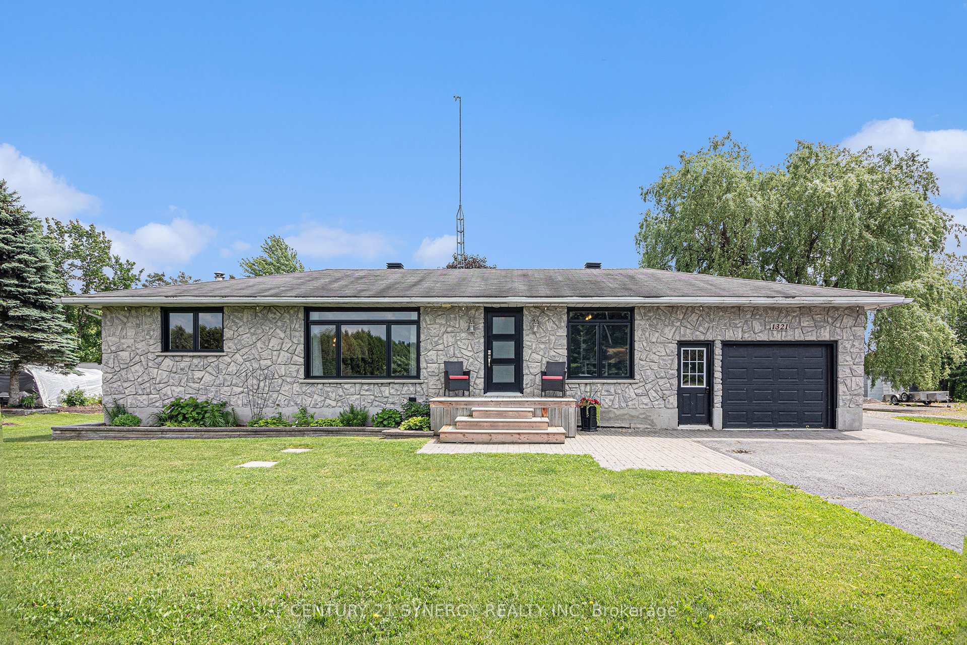 Property Photo: 1321 Route 500 Route W ON K0A 1M0