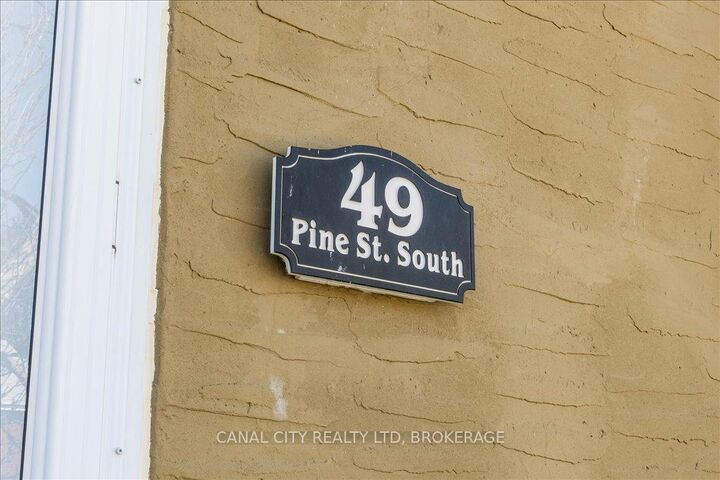 Property Photo:  49 Pine Street S  ON L2V 3L5 